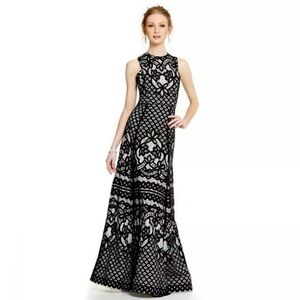 Vera Wang Sleeveless black lace long gown Size 2 Special Occasion Wedding